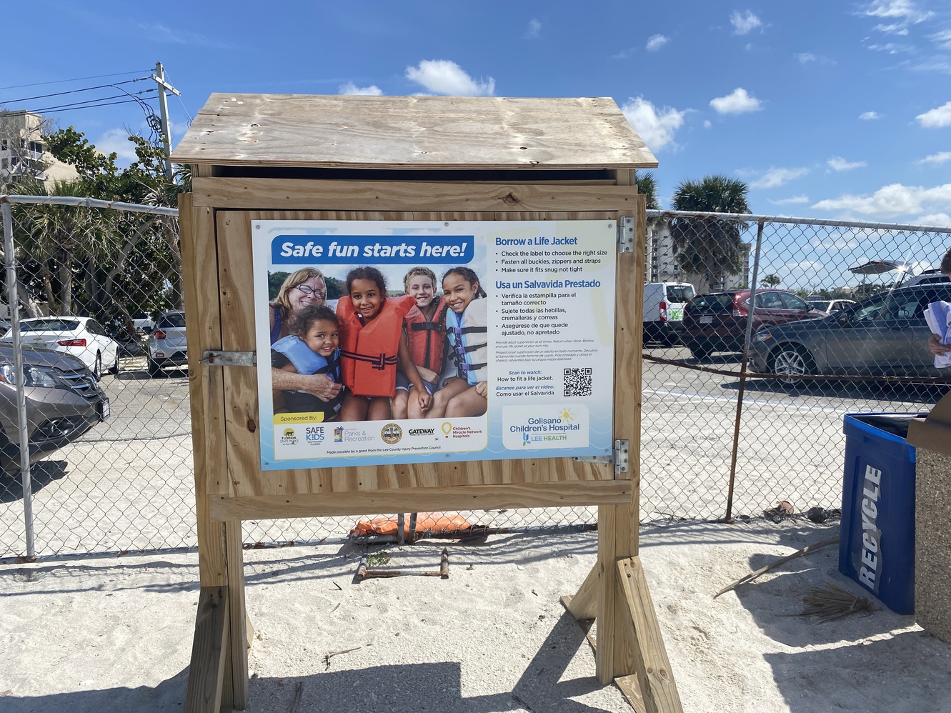 Life jackets
      for childen can be borrowed here.