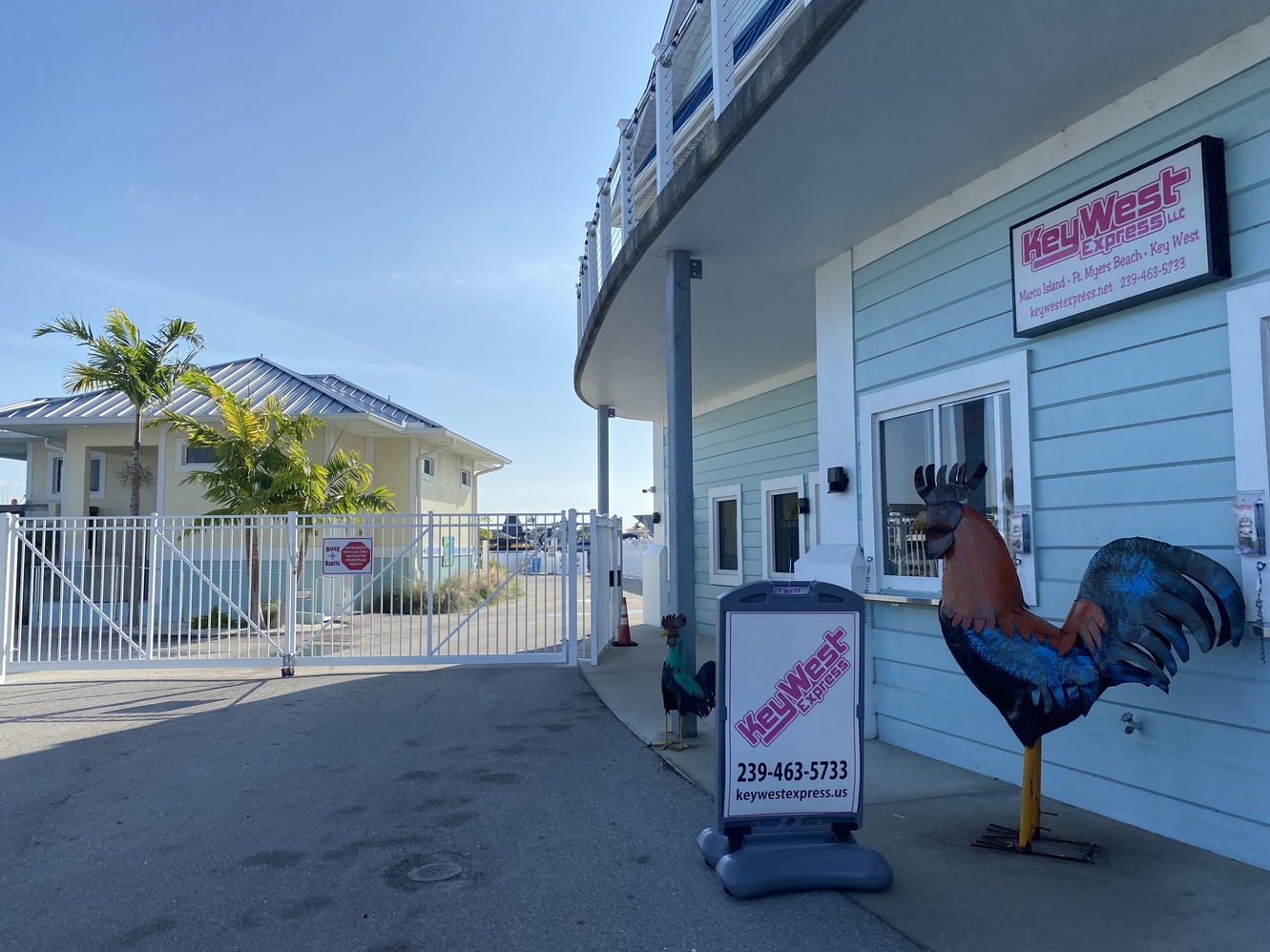 The pathway to
      get to the Hemingway shuttle is convoluted but accessible.